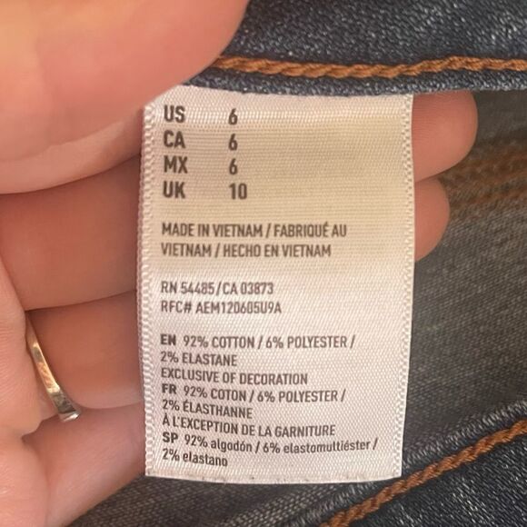 American Eagle Outfitters- Distressed Frayed Hem Mini Denim Skirt, Size 6 - Picture 3 of 10